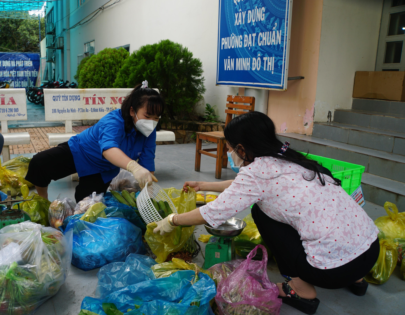 Thành viên trong đội soạn đơn hàng Thành viên trong đội soạn đơn hàng