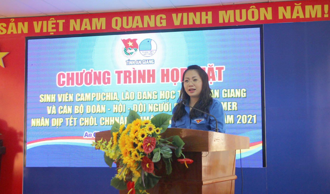 Chị Võ Thị Thủy Tiên, Phó Bí thư Tỉnh đoàn An Giang phát biểu Chị Võ Thị Thủy Tiên, Phó Bí thư Tỉnh đoàn An Giang phát biểu