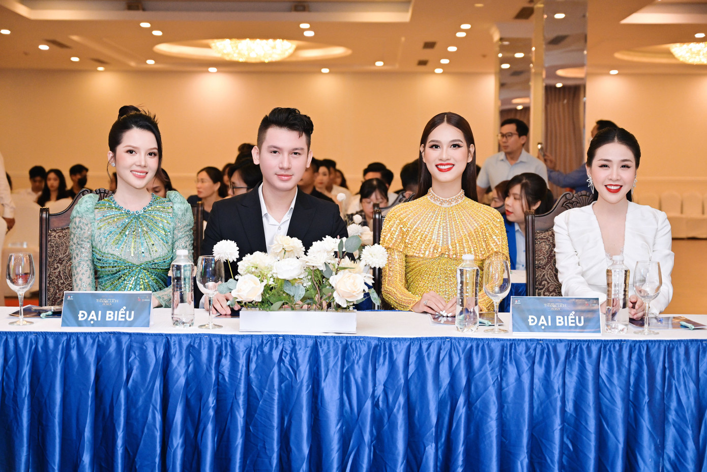 Hoa khôi Huỳnh Thúy Vi; Nam vương Học sinh sinh viên thanh lịch TP Cần Thơ 2015 Huỳnh Võ Tiến; Hoa khôi Sinh viên Việt Nam 2020 Lê Thị Tường Vy và Kiều Vân - Hoa khôi học sinh sinh viên thanh lịch TP Cần Thơ 2018. Ảnh: BTC Hoa khôi Huỳnh Thúy Vi; Nam vương Học sinh sinh viên thanh lịch TP Cần Thơ 2015 Huỳnh Võ Tiến; Hoa khôi Sinh viên Việt Nam 2020 Lê Thị Tường Vy và Kiều Vân - Hoa khôi học sinh sinh viên thanh lịch TP Cần Thơ 2018. Ảnh: BTC