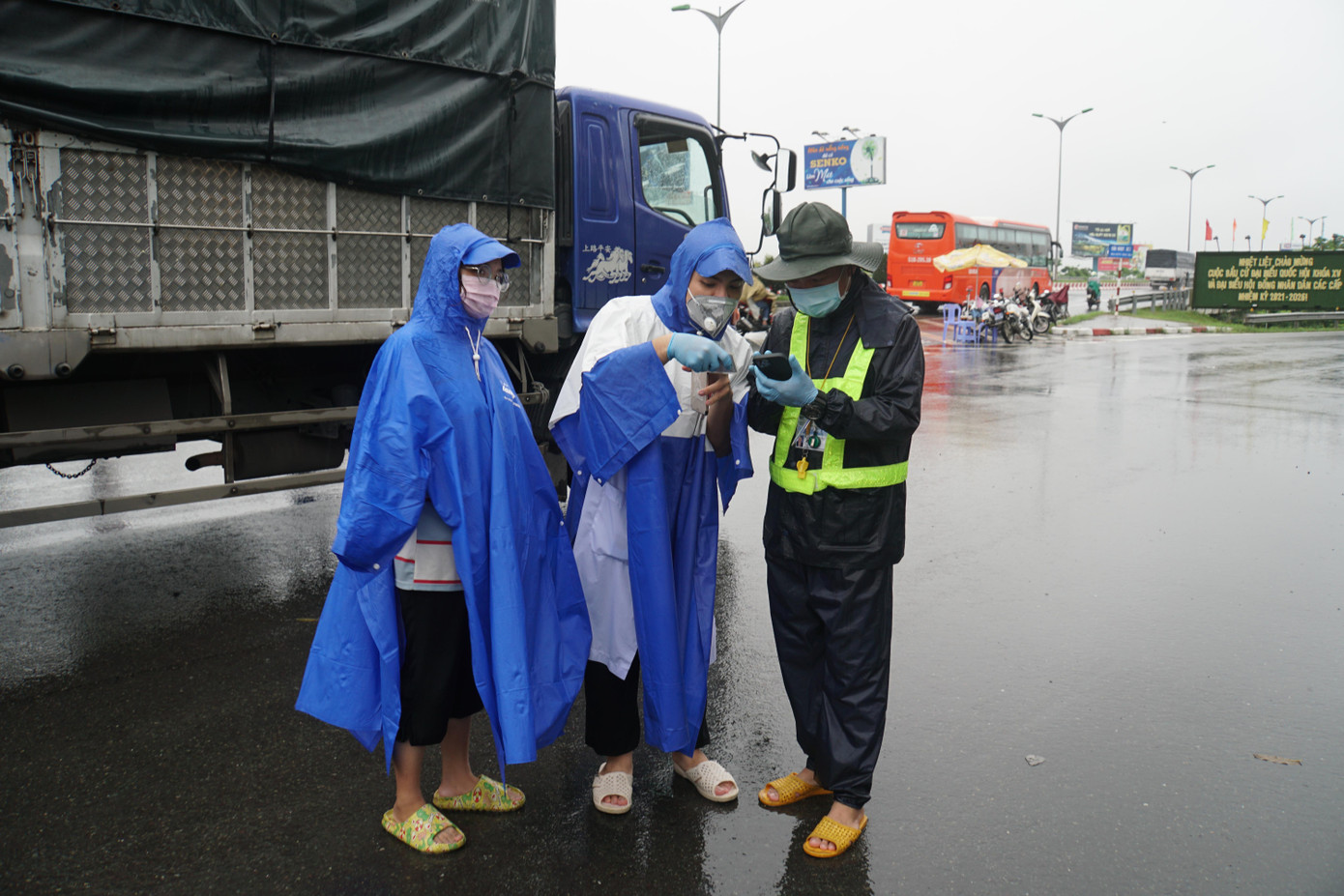 Lực lượng y tế làm nhiệm vụ