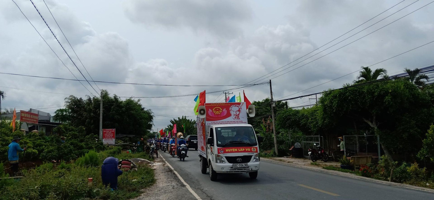 Công tác tuyên truyền bầu cử ĐBQH khóa XV và đại biểu HĐND các cấp nhiệm kỳ 2021 – 2026 được các cấp bộ Đoàn tuyên truyền triển khai tích cực, hiệu quả với nhiều hình thức phong phú. Ban Thường vụ Tỉnh đoàn chỉ đạo các cấp bộ Đoàn tuyên truyền trên các thông tin của tổ chức Đoàn, website Tỉnh đoàn, phối hợp với báo, đài xây dựng các tin bài, phóng sự về hoạt động của tuổi trẻ Đất Sen hồng hướng tới bầu cử. - Ảnh: TĐ ĐT