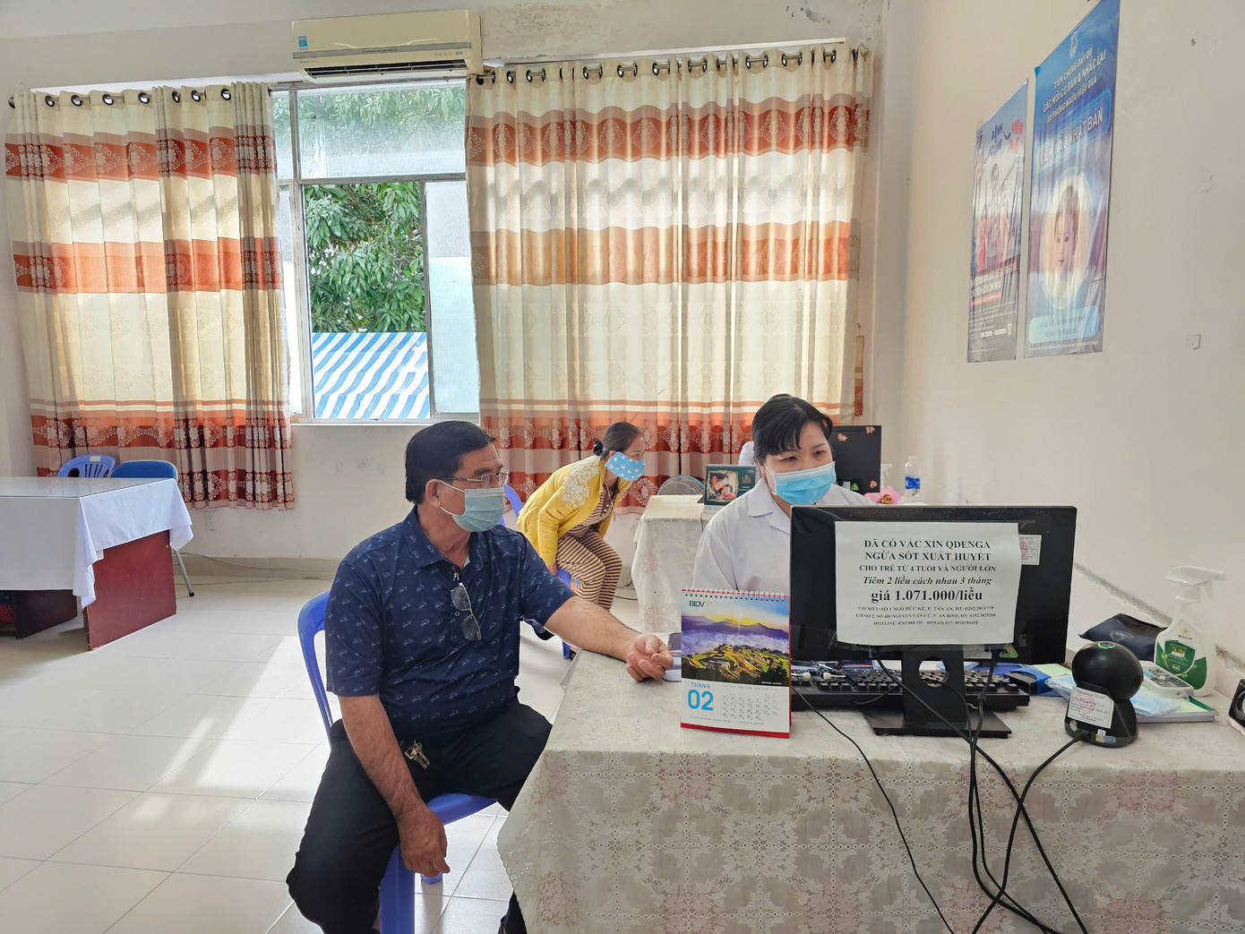 Người dân tiêm ngừa cúm mùa. Ảnh: Hòa Hội