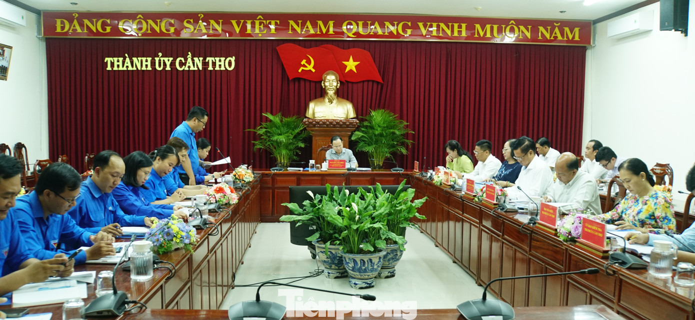 Bí thư Thành ủy Cần Thơ - Nguyễn Văn Hiếu làm việc với Ban Thường vụ Thành Đoàn Cần Thơ. Ảnh: Hòa Hội Bí thư Thành ủy Cần Thơ - Nguyễn Văn Hiếu làm việc với Ban Thường vụ Thành Đoàn Cần Thơ. Ảnh: Hòa Hội
