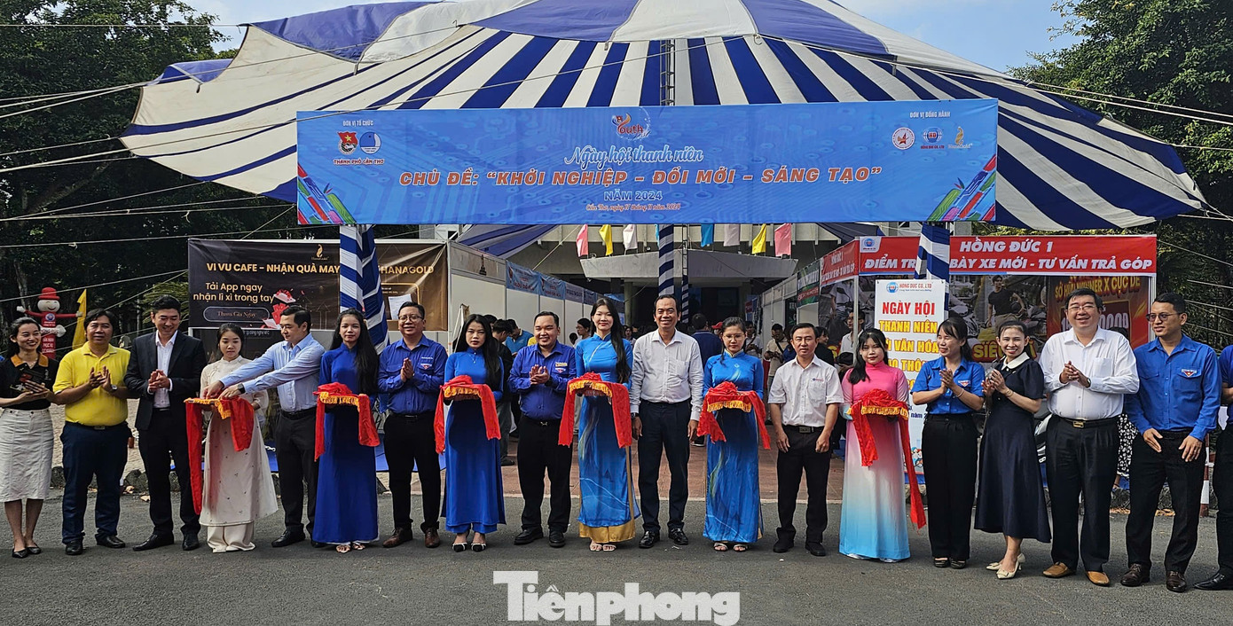 Cắt băng khai mạc ngày hội thanh niên Cần Thơ 2024. Ảnh: Hòa Hội Cắt băng khai mạc ngày hội thanh niên Cần Thơ 2024. Ảnh: Hòa Hội