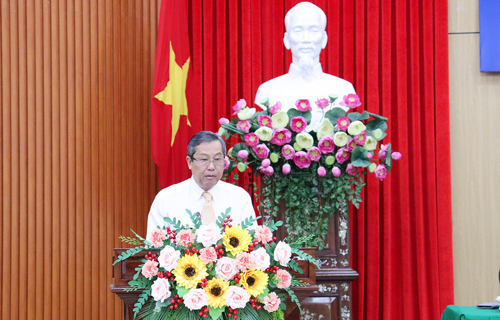 Ông Lê Văn Nưng, Phó Bí thư Thường trực Tỉnh ủy, Chủ tịch HĐND tỉnh An Giang phát biểu khai mạc kỳ họp. Ảnh: Báo An Giang Ông Lê Văn Nưng, Phó Bí thư Thường trực Tỉnh ủy, Chủ tịch HĐND tỉnh An Giang phát biểu khai mạc kỳ họp. Ảnh: Báo An Giang