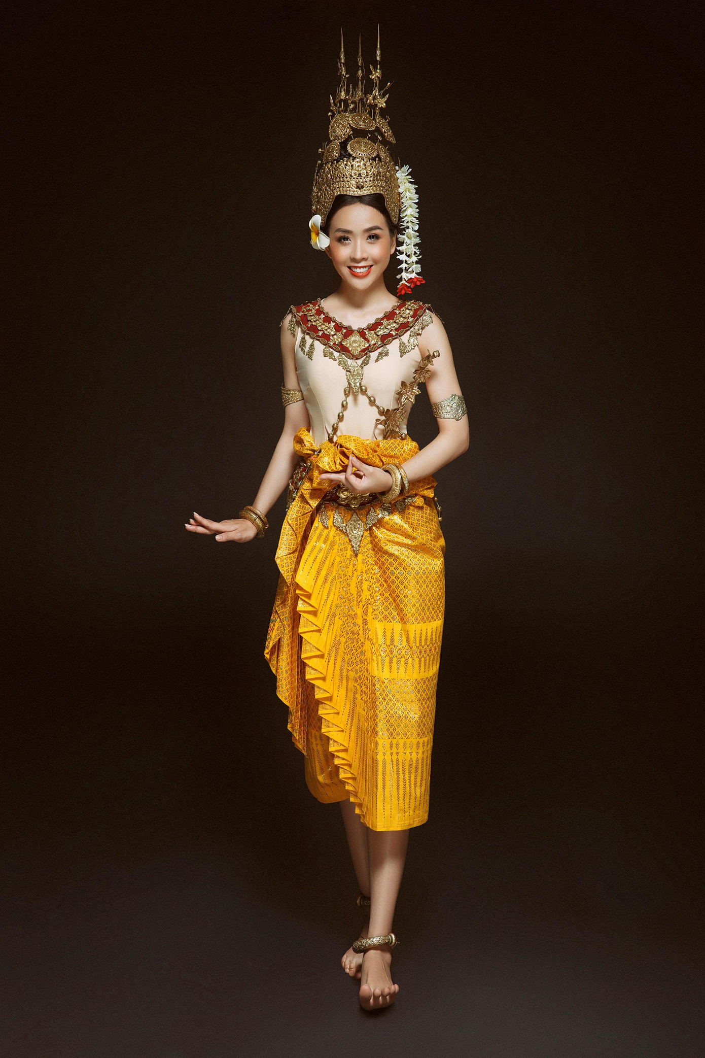 Ngoài công việc dẫn chương trình, Kiều Vân còn nhiệt tình tham gia các hoạt động thiện nguyện tại Cần Thơ, đặc biệt là chương trình hiến máu Chủ nhật Đỏ. Cô chia sẻ rằng: "Với tôi cho đi là nhận lại. Có những lúc gặp khó khăn hay những chuyện tiêu cực đến với mình, tôi thường lựa chọn thiện nguyện như một liều thuốc xoa dịu trái tim. Bởi sau những hành động hay việc làm thiện nguyện của mình tuy giá trị trao đi không lớn nhưng tôi nhận thấy bản thân đã may mắn hơn rất nhiều người và tôi học được phía sau những giá trị trao đi là rất nhiều bài học quý giá.