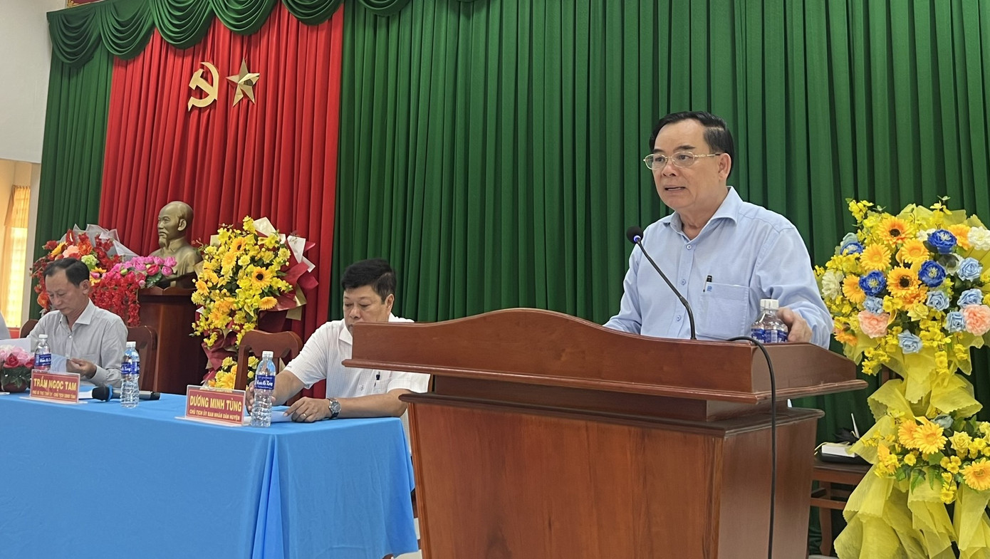 Chủ tịch UBND tỉnh Bến Tre Trần Ngọc Tam phát biểu tại buổi tiếp xúc với người dân. Ảnh: PV. Chủ tịch UBND tỉnh Bến Tre Trần Ngọc Tam phát biểu tại buổi tiếp xúc với người dân. Ảnh: PV.