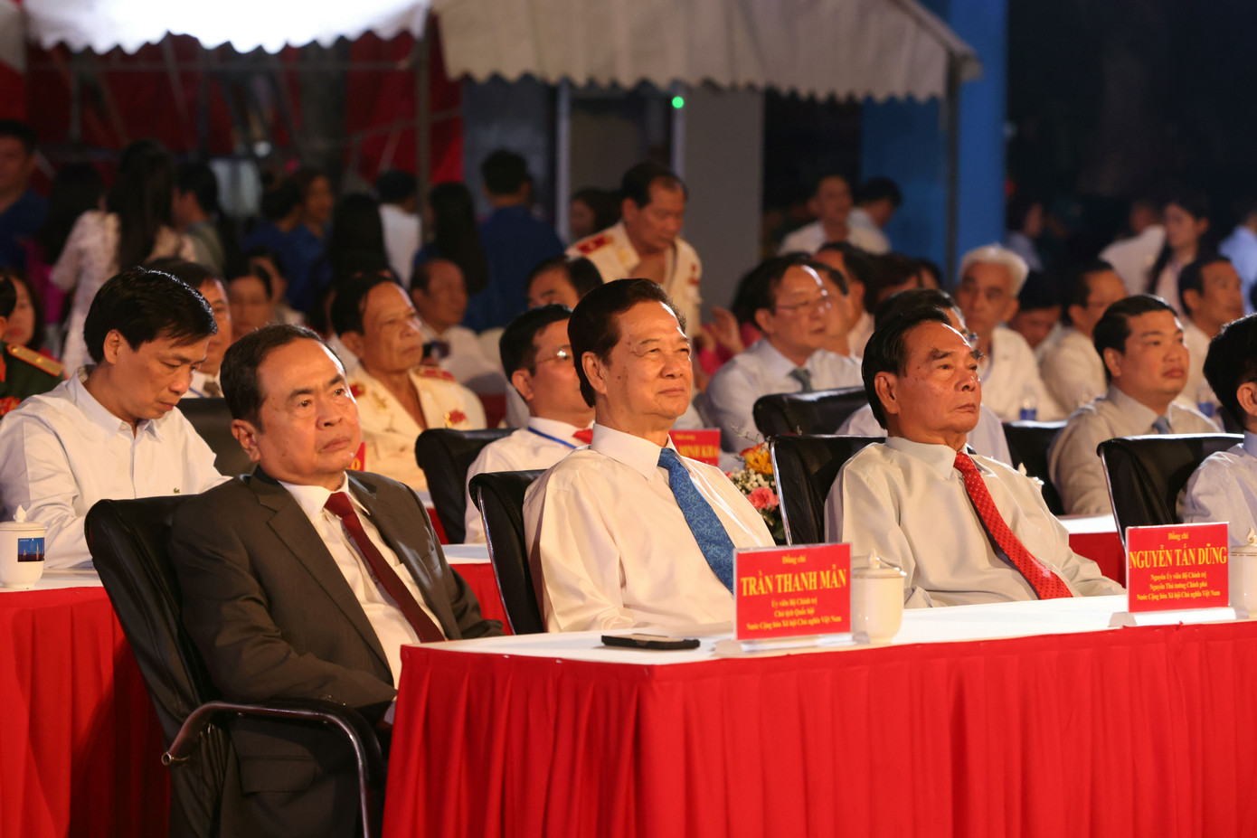 Chủ tịch Quốc hội Trần Thanh Mẫn; nguyên Thủ tướng Nguyễn Tấn Dũng; lãnh đạo, nguyên lãnh đạo Đảng, Nhà nước tham dự. Ảnh: M. Trung