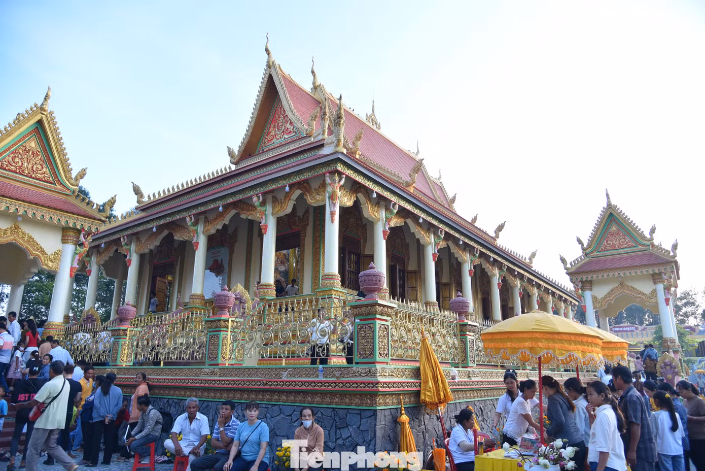 Lễ hội thu hút đông đảo người từ khắp nơi. Ảnh: Hòa Hội.