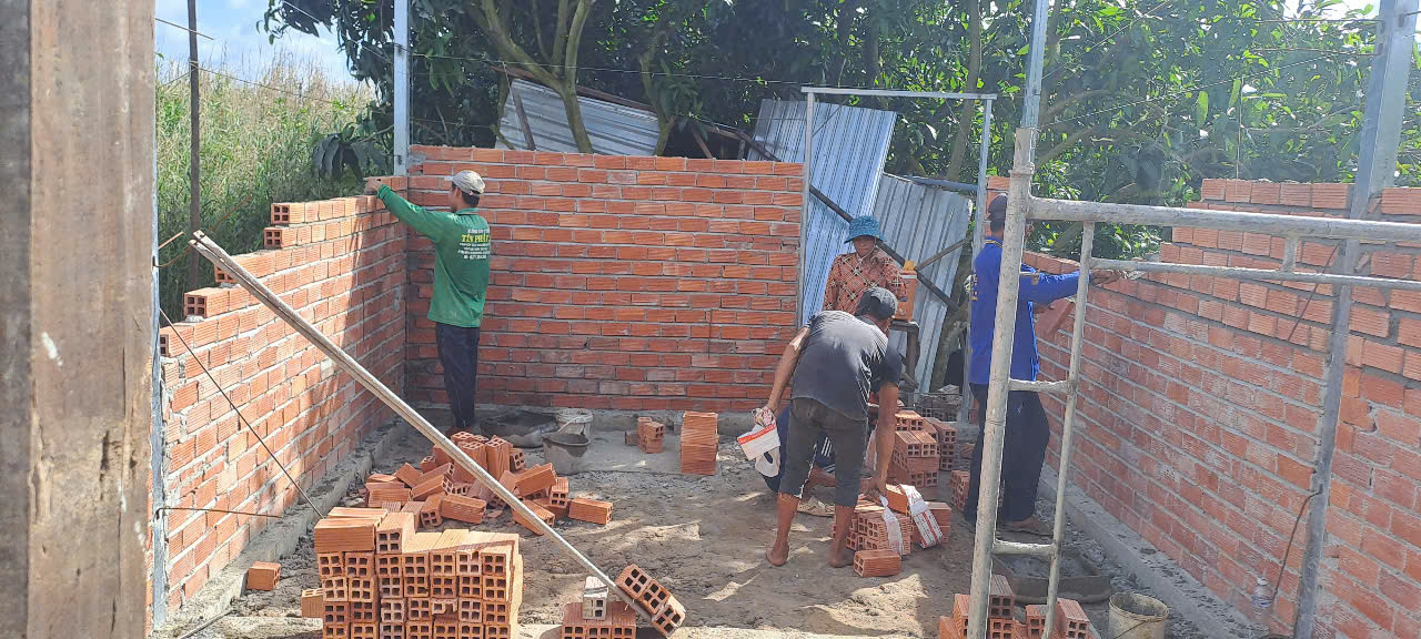 Xây nhà giúp dân nghèo tại Đồng Tháp