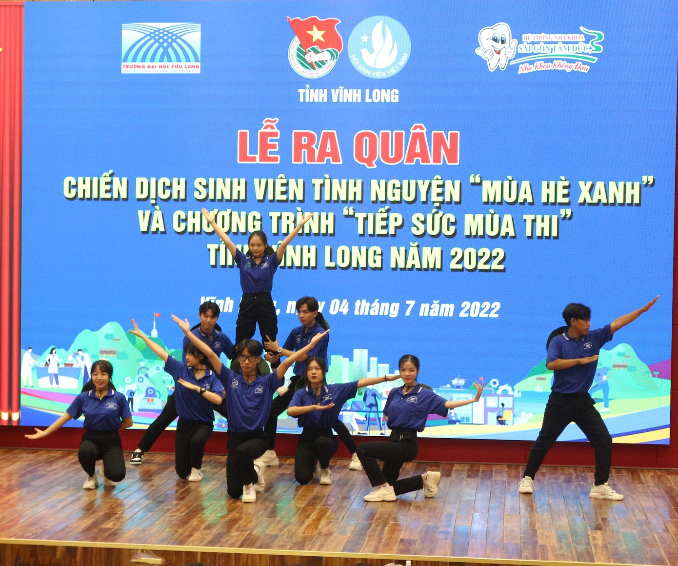 Tỉnh đoàn Vĩnh Long ra quân chiến dịch tình nguyện hè 2022. - Ảnh: TĐ VL