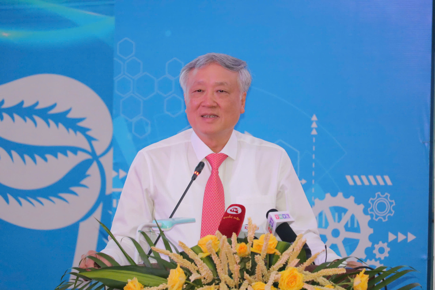 Phó thủ tướng Thường trực Nguyễn Hòa Bình phát biểu tại hội nghị. Phó thủ tướng Thường trực Nguyễn Hòa Bình phát biểu tại hội nghị.