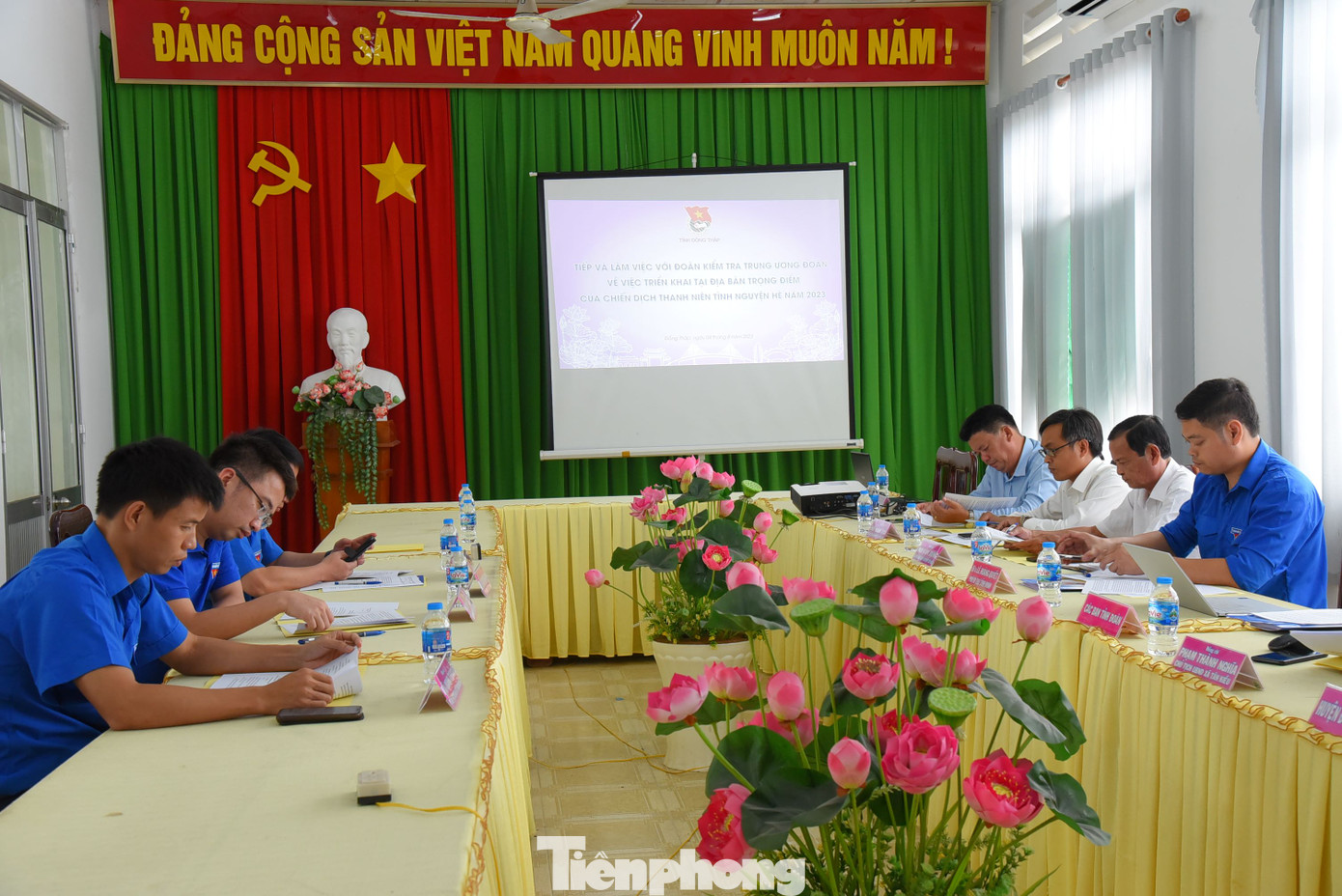 Quang cảnh buổi làm việc. Ảnh: Hòa Hội