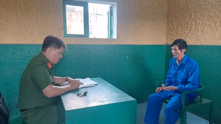 Ông Nguyễn Văn Hoà tại cơ quan công an. Ông Nguyễn Văn Hoà tại cơ quan công an.