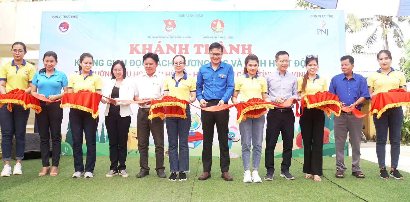 Khánh thành không gian trải nghiệm và tương tác với sách theo mô hình công nghệ mới tại trường tiểu học Tân Hoà B, huyện Tiểu Cần, tỉnh Trà Vinh. Ảnh: Hòa Hội Khánh thành không gian trải nghiệm và tương tác với sách theo mô hình công nghệ mới tại trường tiểu học Tân Hoà B, huyện Tiểu Cần, tỉnh Trà Vinh. Ảnh: Hòa Hội