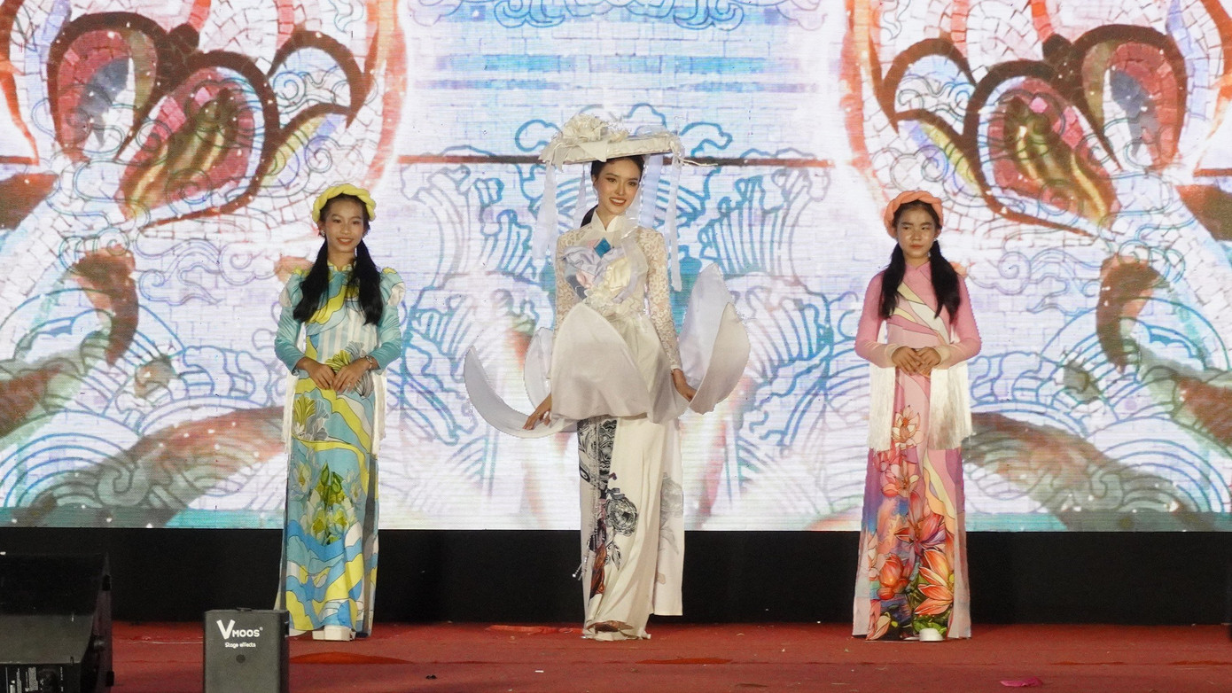 Rạng ngời sắc Sen.