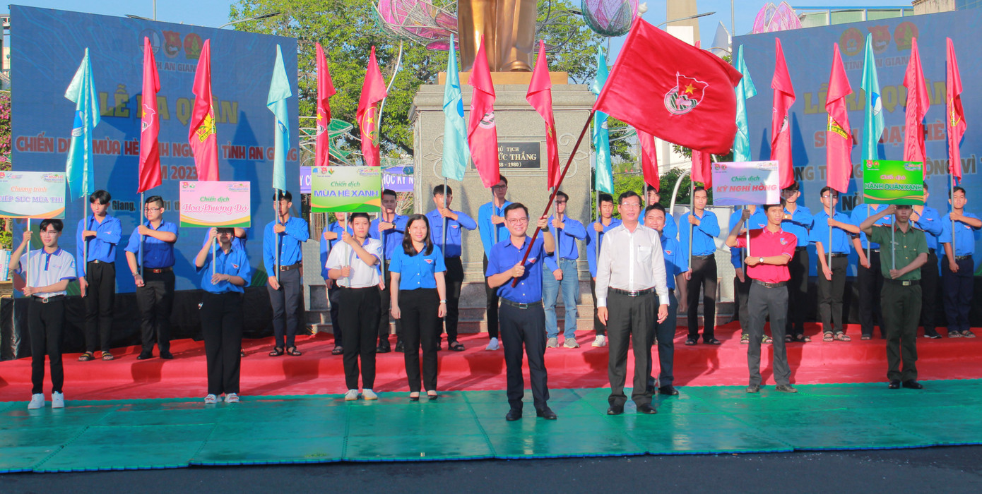 Tỉnh Đoàn An Giang ra quân chiến dịch mùa hè tình nguyện.