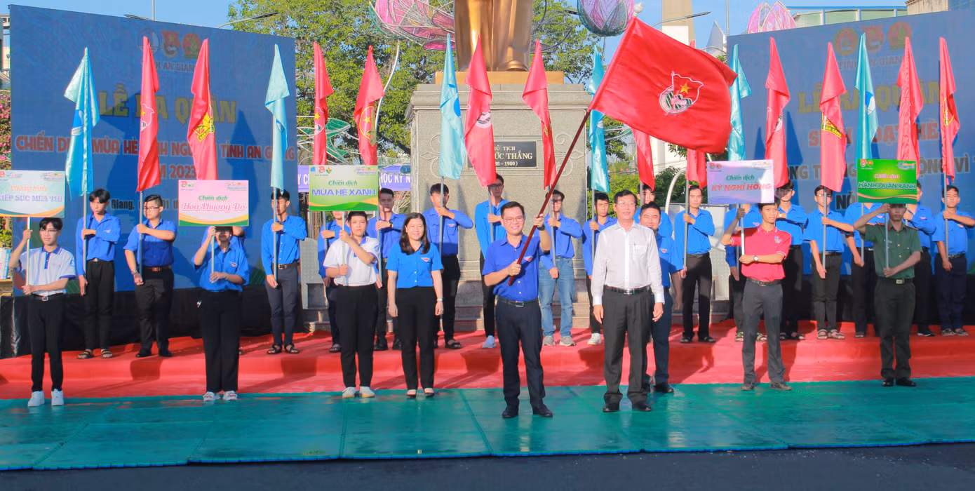 Tỉnh Đoàn An Giang ra quân chiến dịch mùa hè tình nguyện.