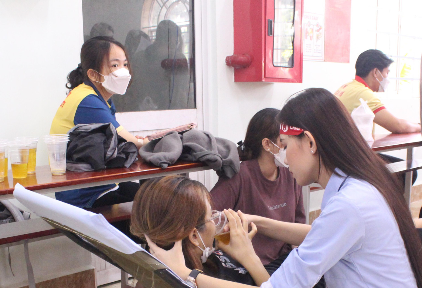 Chúc Lam hỗ trợ các bạn tham gia hiến máu Chúc Lam hỗ trợ các bạn tham gia hiến máu