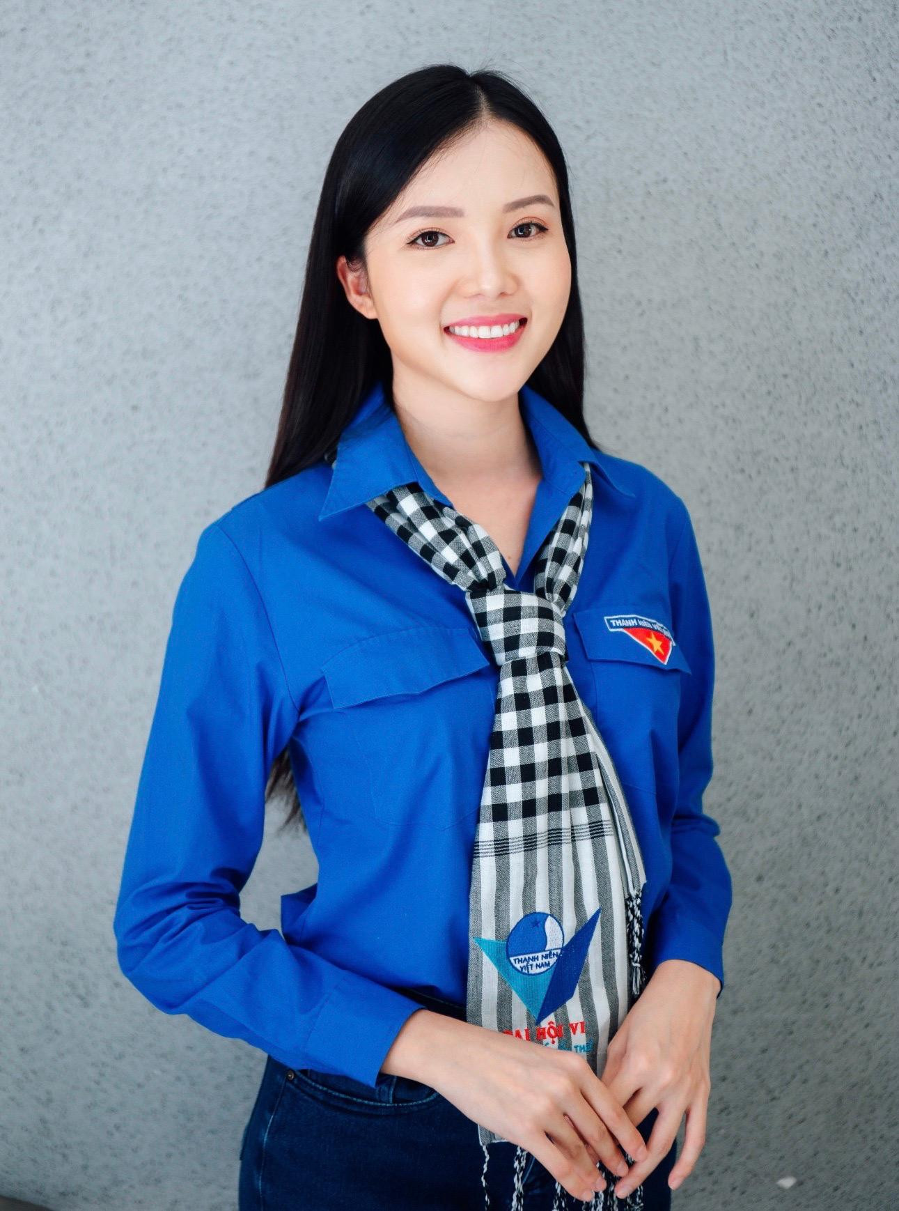 Hoa khôi Huỳnh Thúy Vi