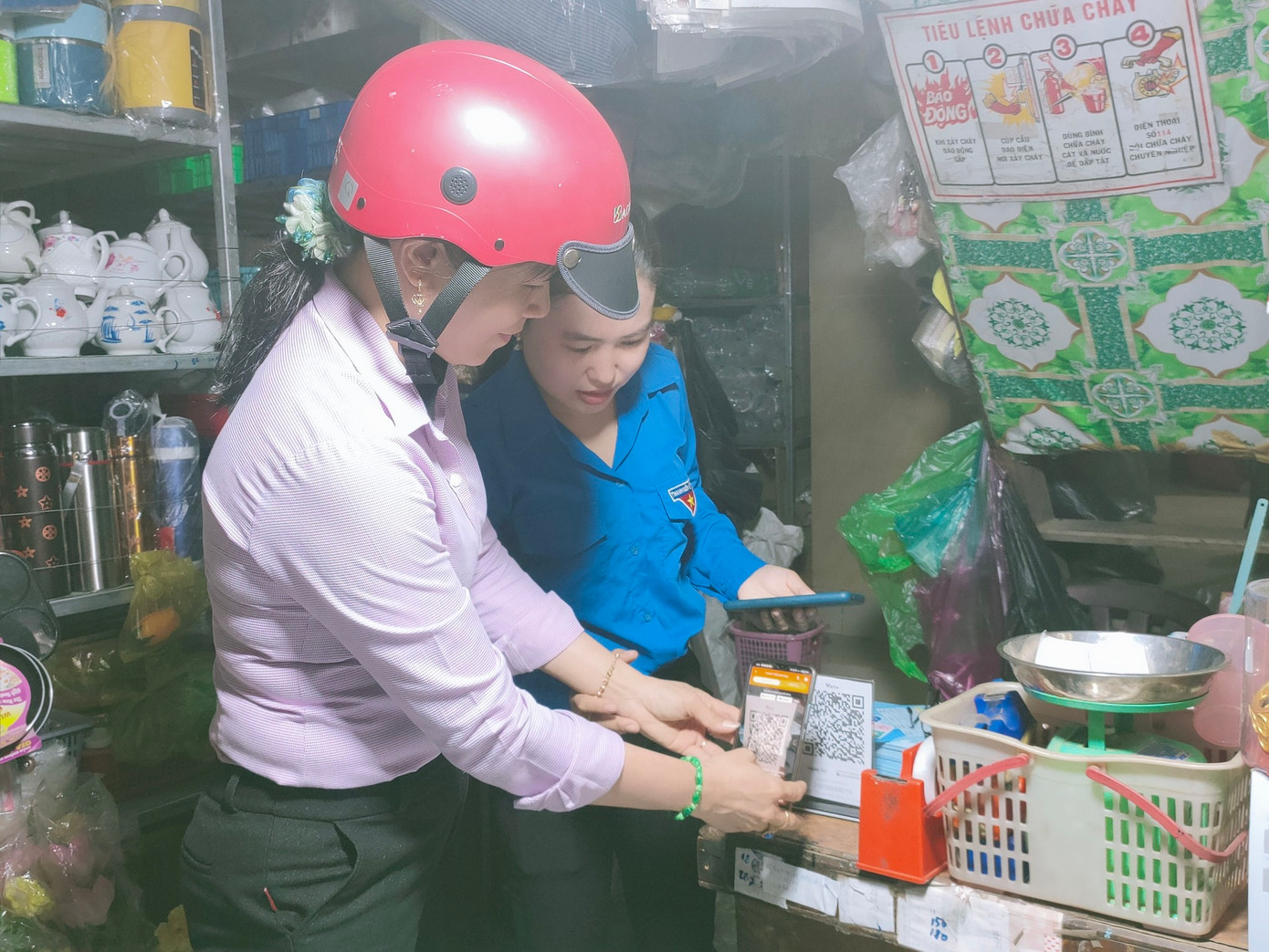 ĐVTN tuyên truyền &quot;không tiền mặt”, mô hình “Chợ 4.0”