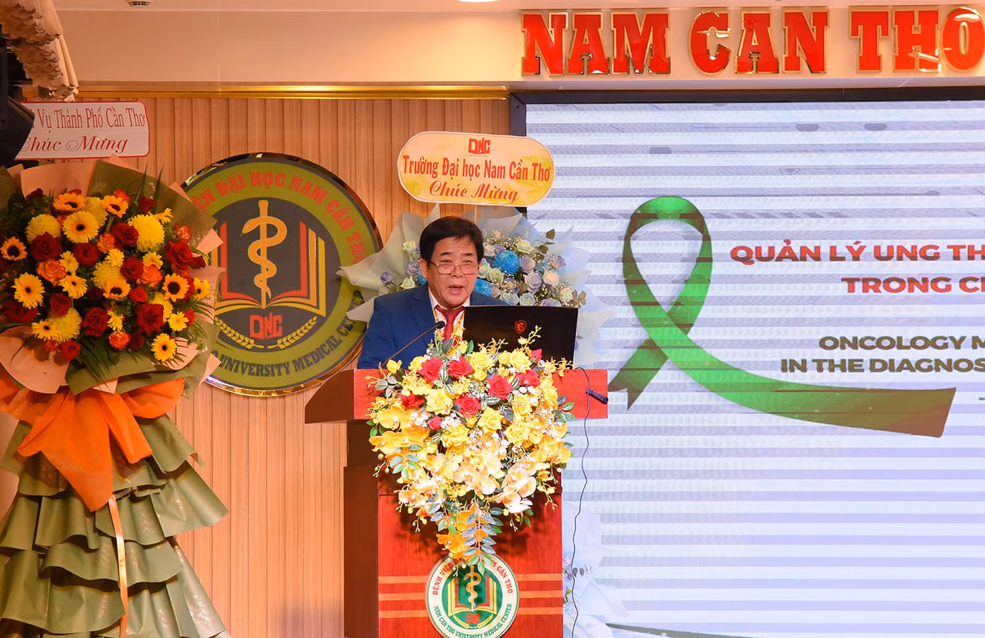 PGS.TS.BS Đàm Văn Cương, Giám đốc Bệnh viện ĐH Nam Cần Thơ phát biểu tại hội thảo. Ảnh: Hòa Hội.