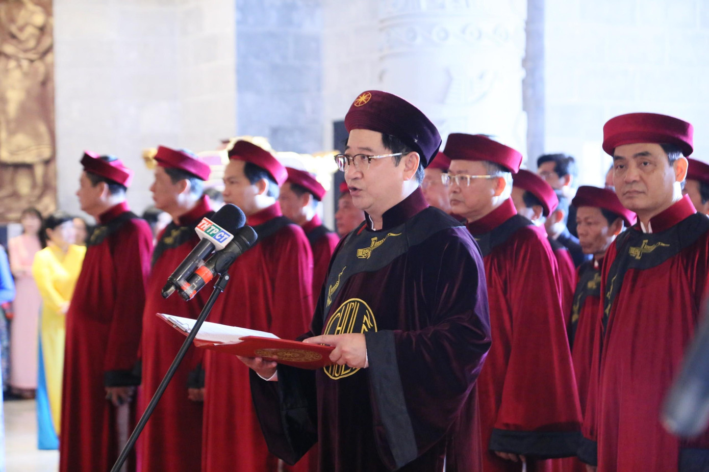 Trước đó, Ban Tổ chức các ngày lễ, kỷ niệm thành phố Cần Thơ đã tổ chức rước linh khí gồm Đất – Nước – Chân nhang thờ cúng tổ tiên từ Đền thờ Vua Hùng tỉnh Phú Thọ về Đền thờ Vua Hùng tại thành phố Cần Thơ, tổ chức lễ An vị bài vị, bát hương.