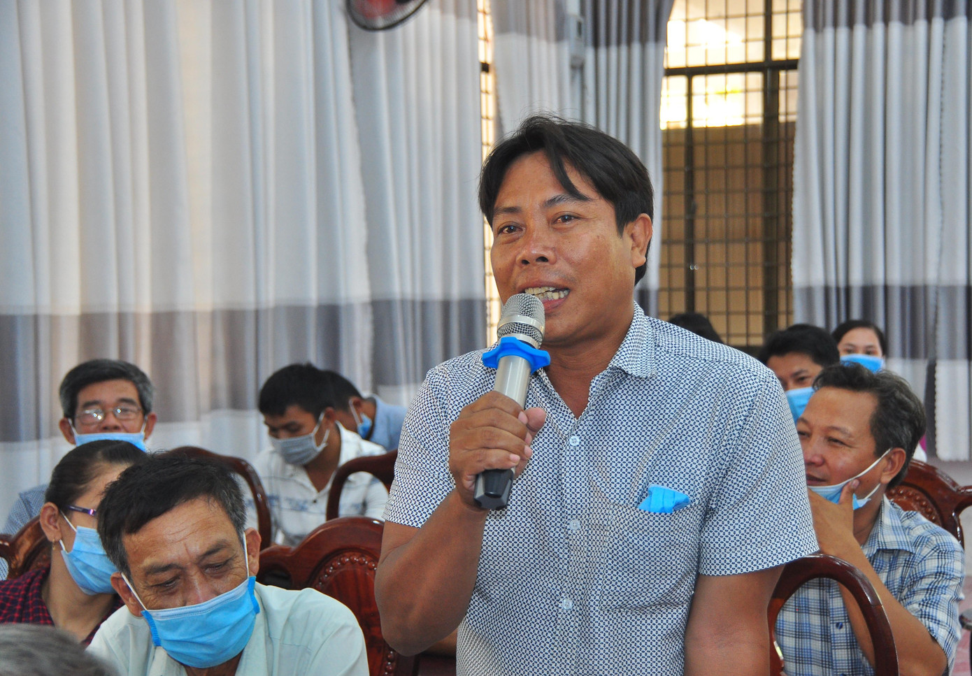 Cử tri Sơn Đường ở xã Châu Điền phát biểu Cử tri Sơn Đường ở xã Châu Điền phát biểu