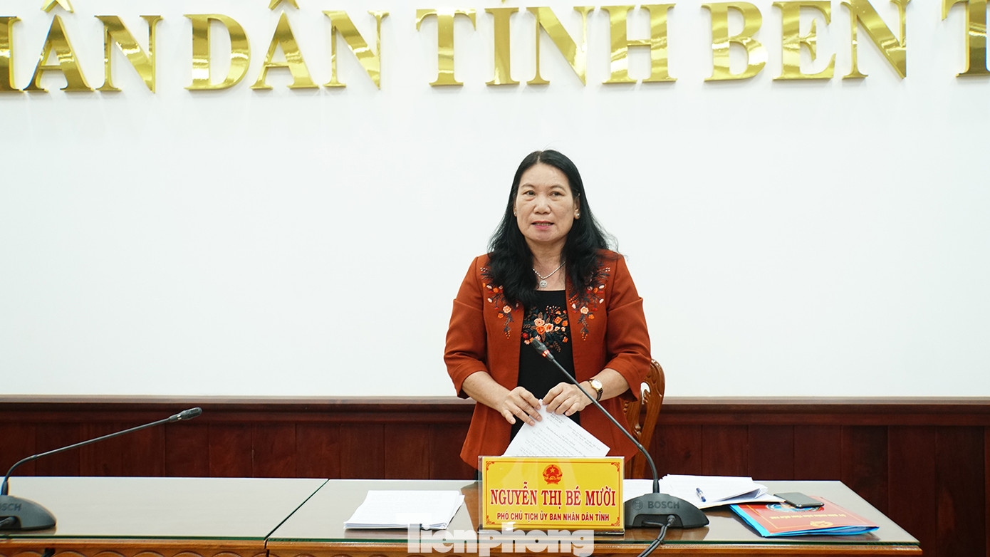 Bà Nguyễn Thị Bé Mười - Phó Chủ tịch UBND tỉnh Bến Tre phát biểu làm rõ một số vấn đề Đoàn công tác đặt ra. Ảnh: Hòa Hội Bà Nguyễn Thị Bé Mười - Phó Chủ tịch UBND tỉnh Bến Tre phát biểu làm rõ một số vấn đề Đoàn công tác đặt ra. Ảnh: Hòa Hội