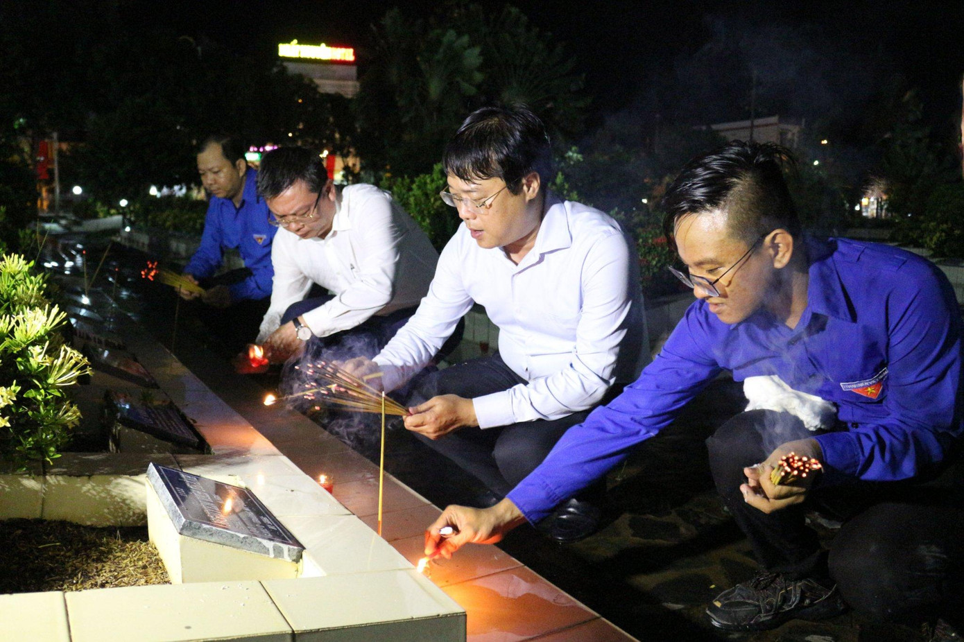 Lãnh đạo, Cán bộ, ĐVTN tỉnh Đồng Tháp tri ân anh hùng liệt sỹ. - Ảnh: TĐ ĐT Lãnh đạo, Cán bộ, ĐVTN tỉnh Đồng Tháp tri ân anh hùng liệt sỹ. - Ảnh: TĐ ĐT