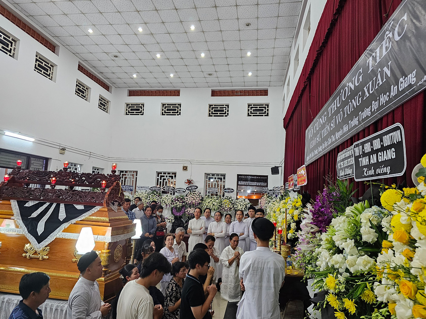 Giáo sư Võ Tòng Xuân qua đời sáng 19/8, ở tuổi 84, tại một bệnh viện ở TPHCM.