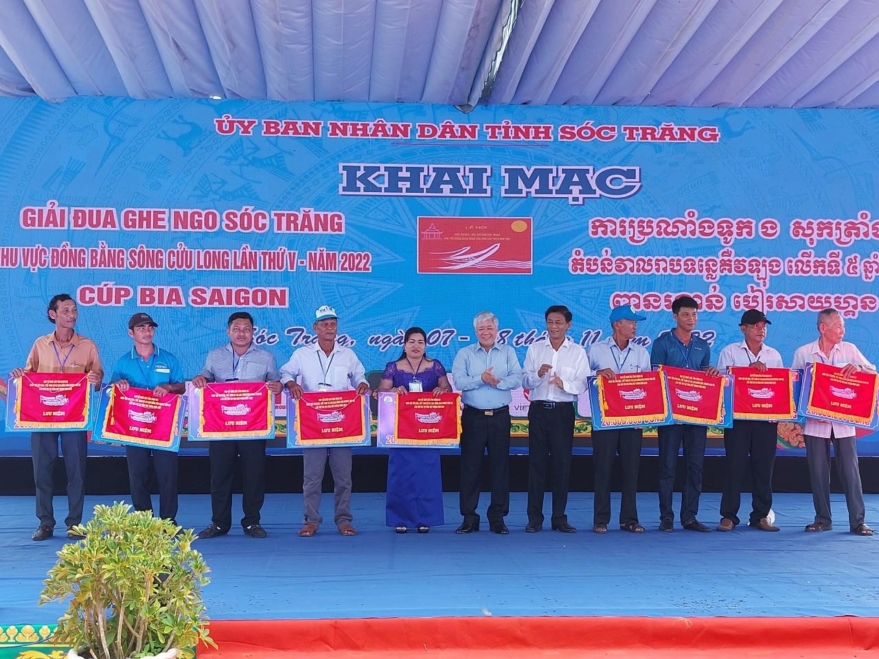 Khai mạc đua ghe ngo tại Sóc Trăng