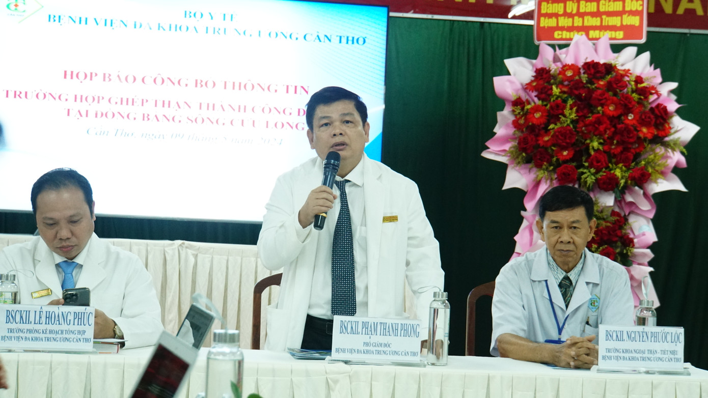 Bác sĩ Phạm Thanh Phong - Phó Giám đốc Bệnh viện Đa khoa T.Ư Cần Thơ. Ảnh: Hòa Hội Bác sĩ Phạm Thanh Phong - Phó Giám đốc Bệnh viện Đa khoa T.Ư Cần Thơ. Ảnh: Hòa Hội