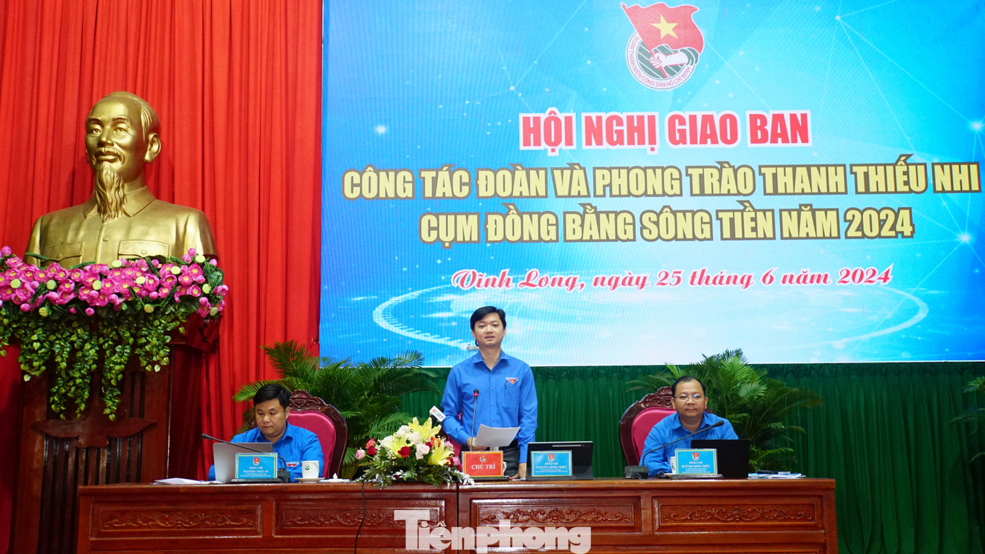 Anh Nguyễn Minh Triết - Bí thư Trung ương Đoàn, Chủ tịch Trung ương Hội Sinh viên Việt Nam chủ trì họp giao ban cụm Đồng bằng sông Tiền tại Vĩnh Long. Ảnh: Hòa Hội