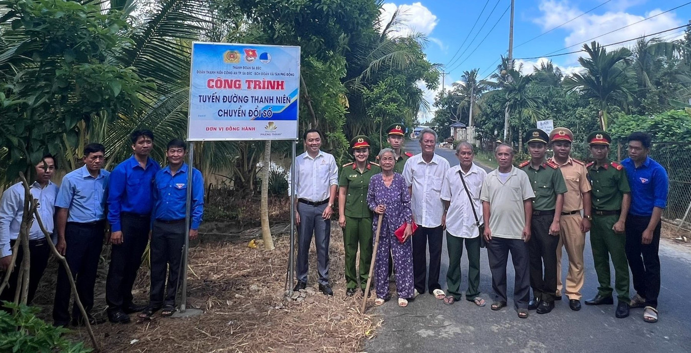 Thành đoàn Sa Đéc (Đồng Tháp) ra mắt tuyến đường thanh niên chuyển đổi số. Ảnh: PV. Thành đoàn Sa Đéc (Đồng Tháp) ra mắt tuyến đường thanh niên chuyển đổi số. Ảnh: PV.
