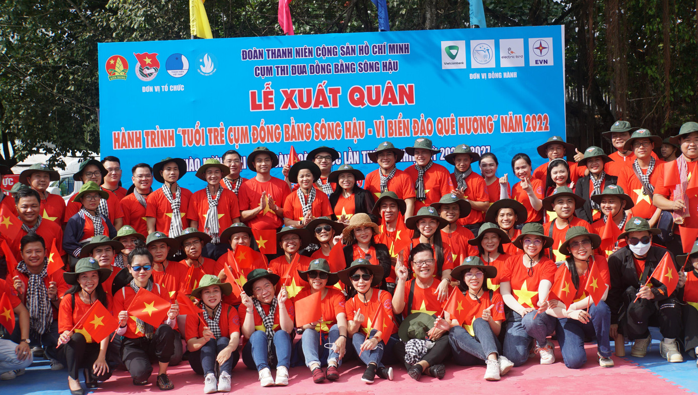 Bạn trẻ háo hức tham gia hành trình vì biển đảo quê hương Bạn trẻ háo hức tham gia hành trình vì biển đảo quê hương