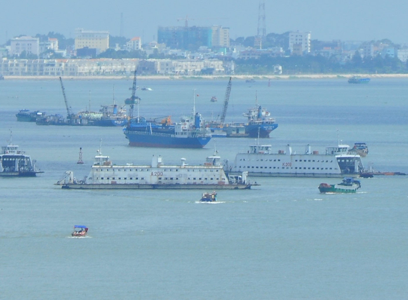 Phà Vàm Cống hoạt động cách nay 4 năm - Ảnh: Hòa Hội Phà Vàm Cống hoạt động cách nay 4 năm - Ảnh: Hòa Hội