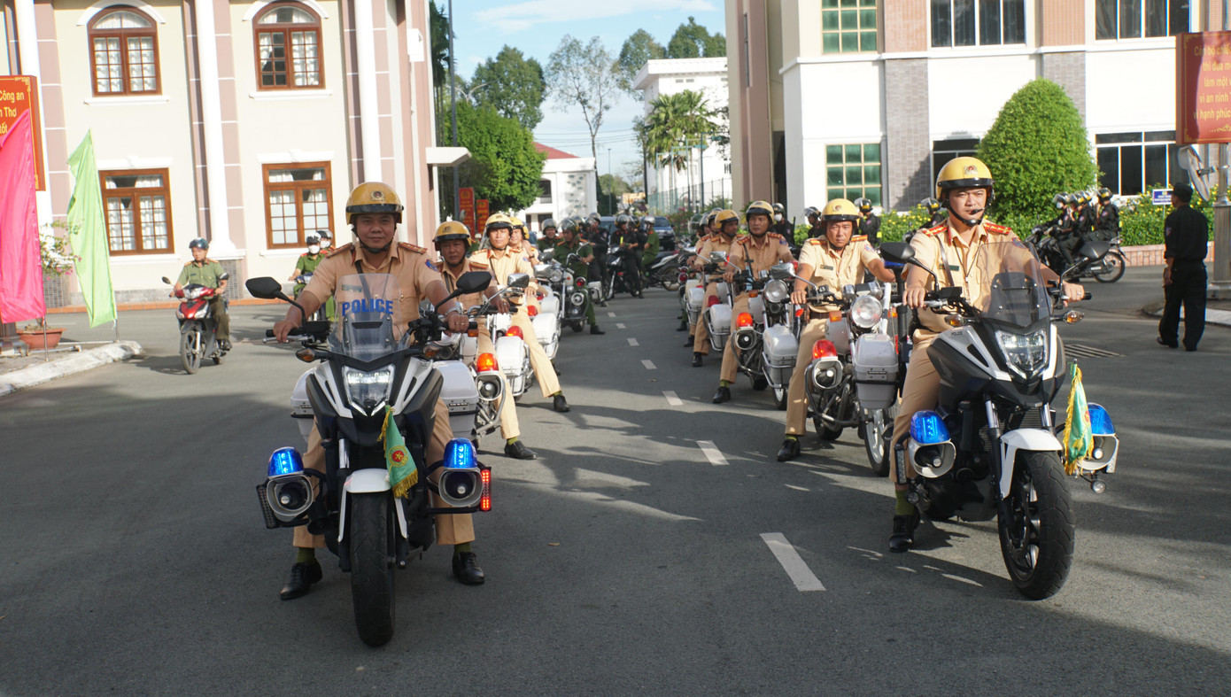 Công an thành phố Cần Thơ ra quân tấn công, trấn áp tội phạm bảo đảm an ninh trật tự Tết Nguyên đán. Ảnh: Hòa Hội