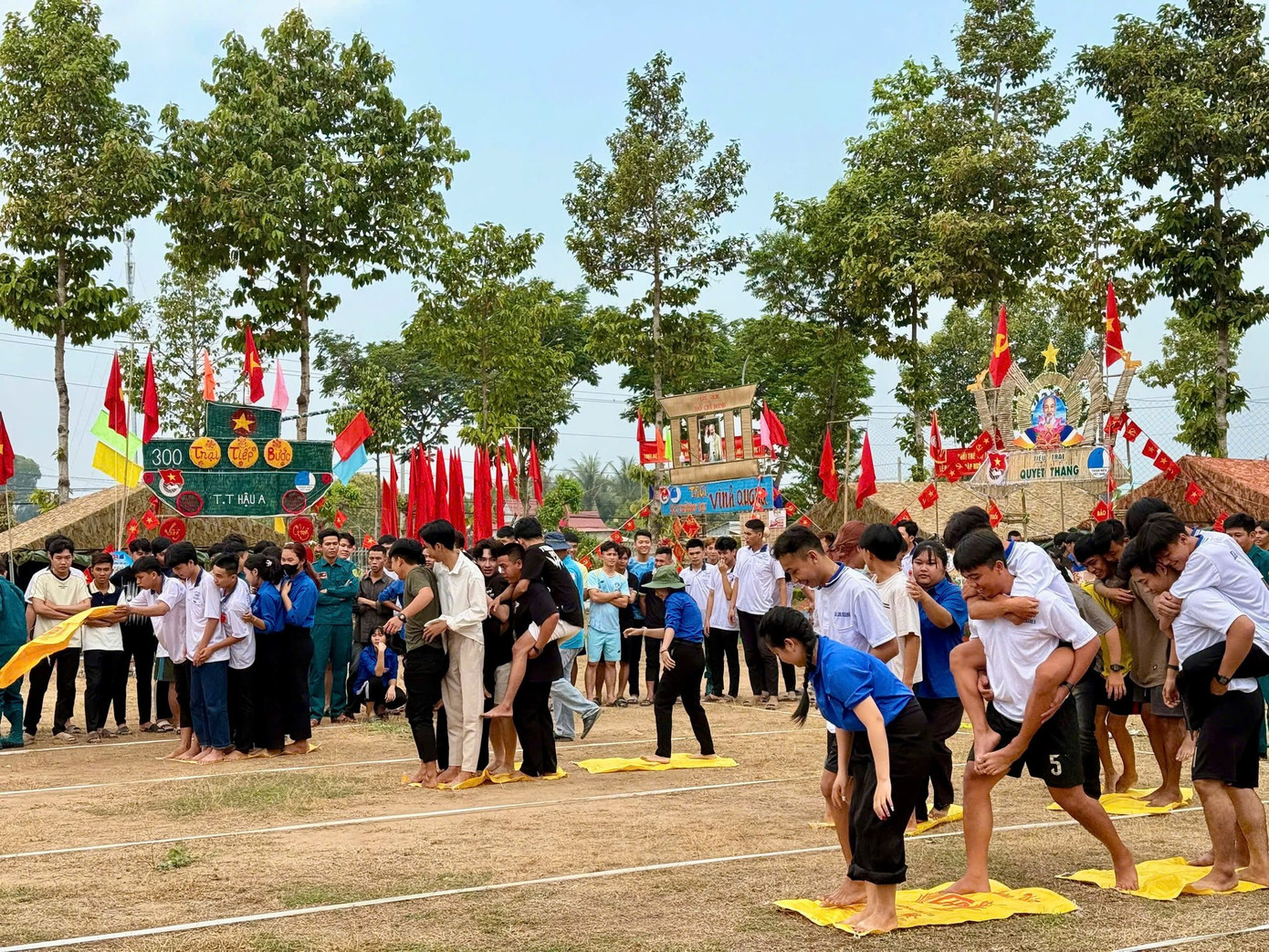 Tuổi trẻ huyện Hồng Ngự tổ chức trò chơi dân gian. Tuổi trẻ huyện Hồng Ngự tổ chức trò chơi dân gian.