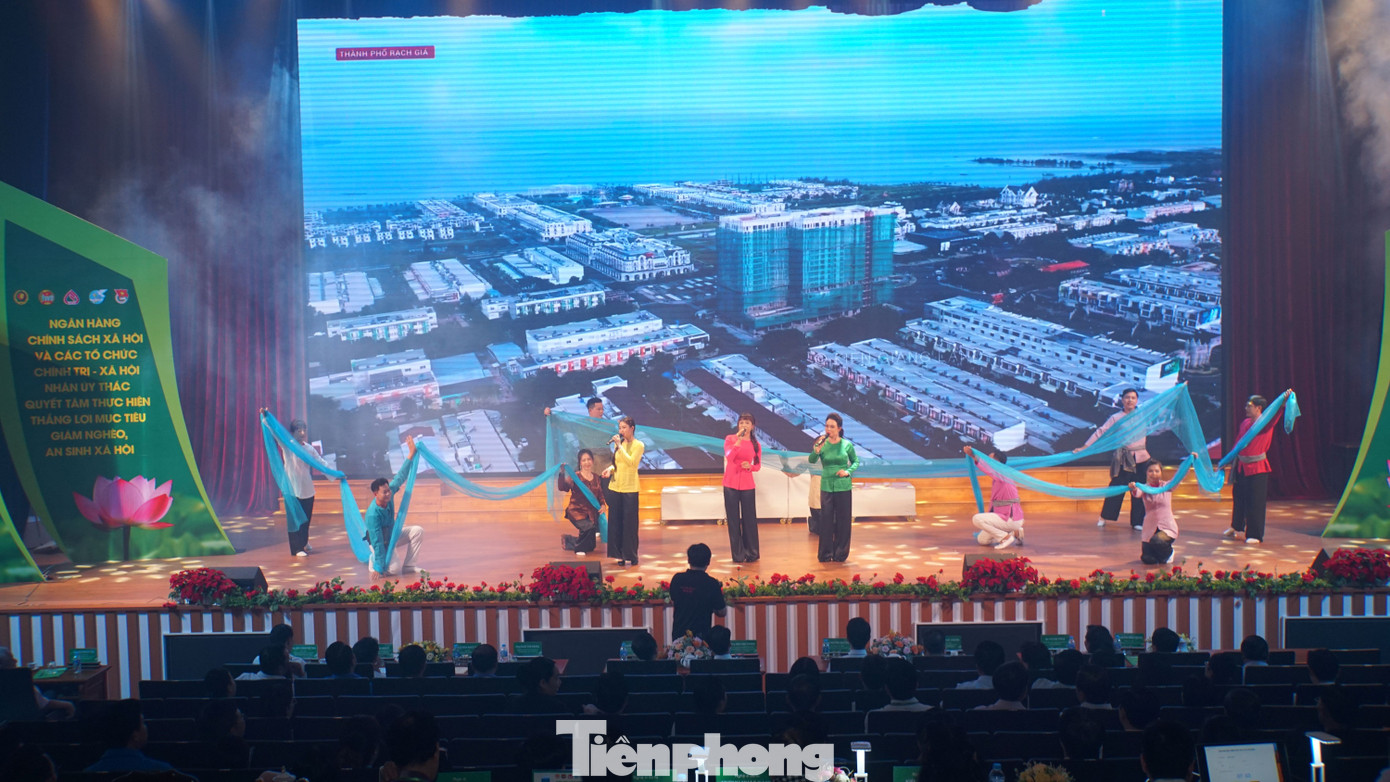 Phần thi đội Kiên Giang. Ảnh: Hòa Hội