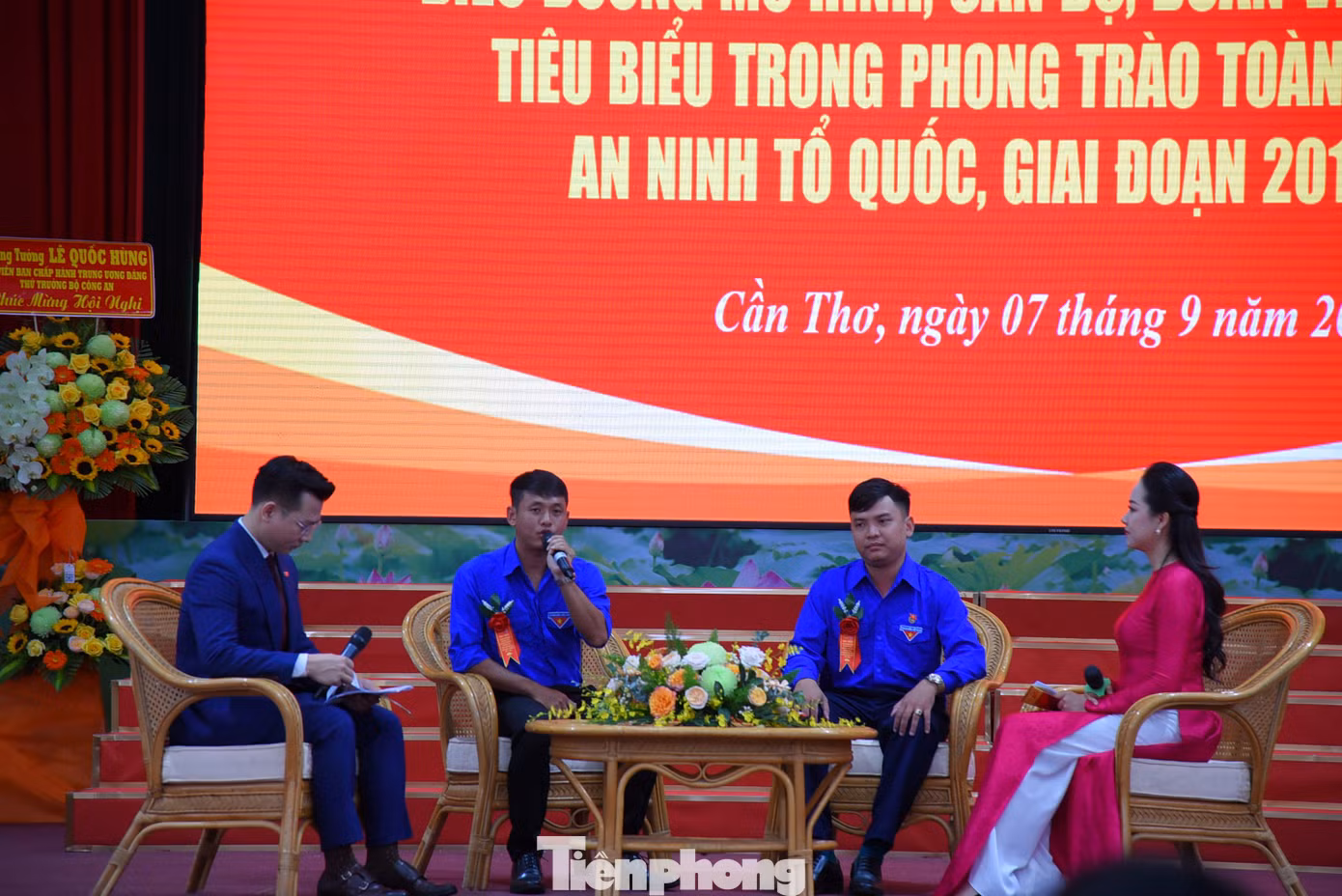 Các đại biểu giao lưu tại hội nghị. Ảnh: Hòa Hội