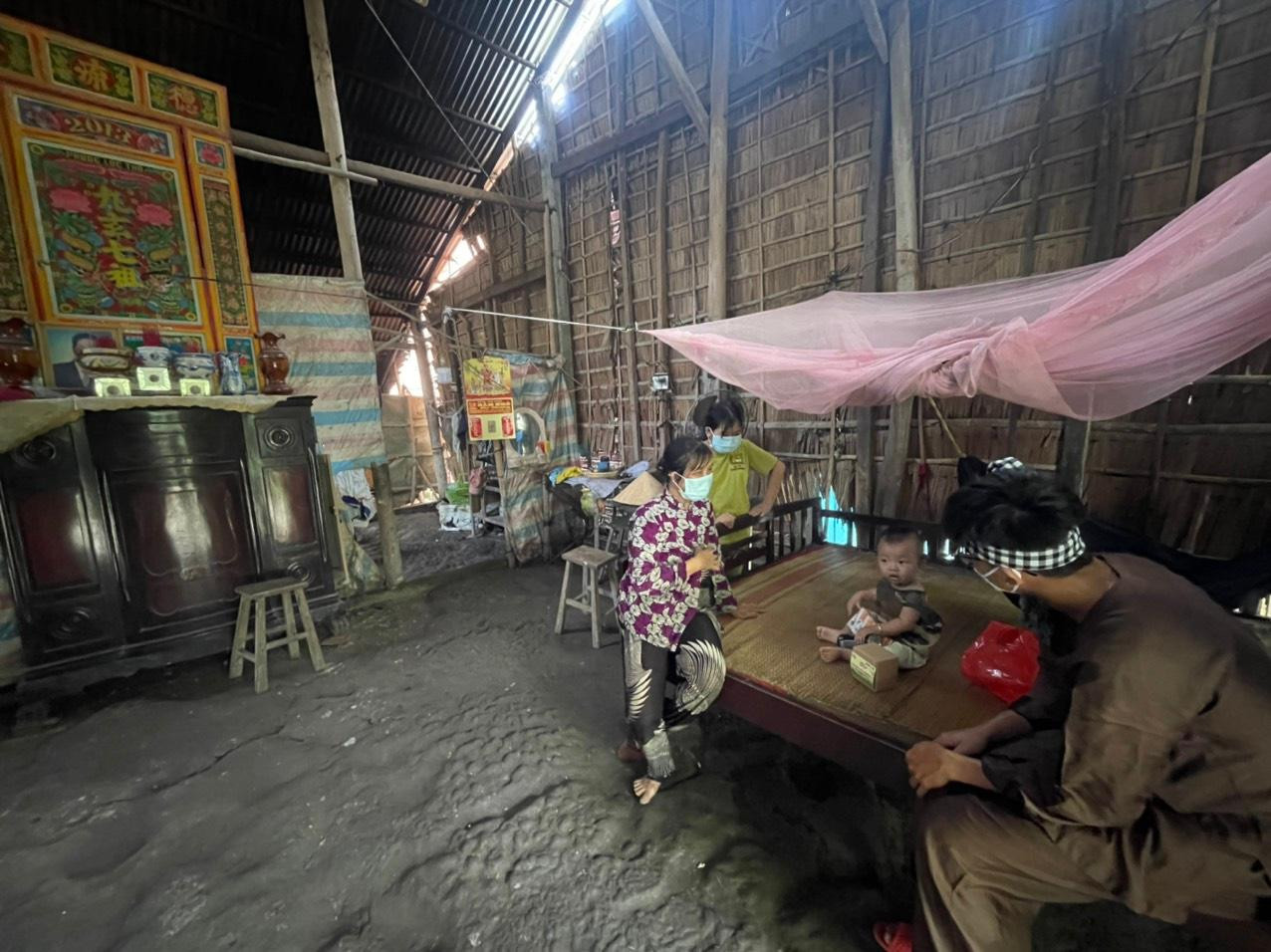 Chuyến xe yêu thương đến tận nhà trao tặng quà cho trẻ em tại huyện Phong Điền Chuyến xe yêu thương đến tận nhà trao tặng quà cho trẻ em tại huyện Phong Điền