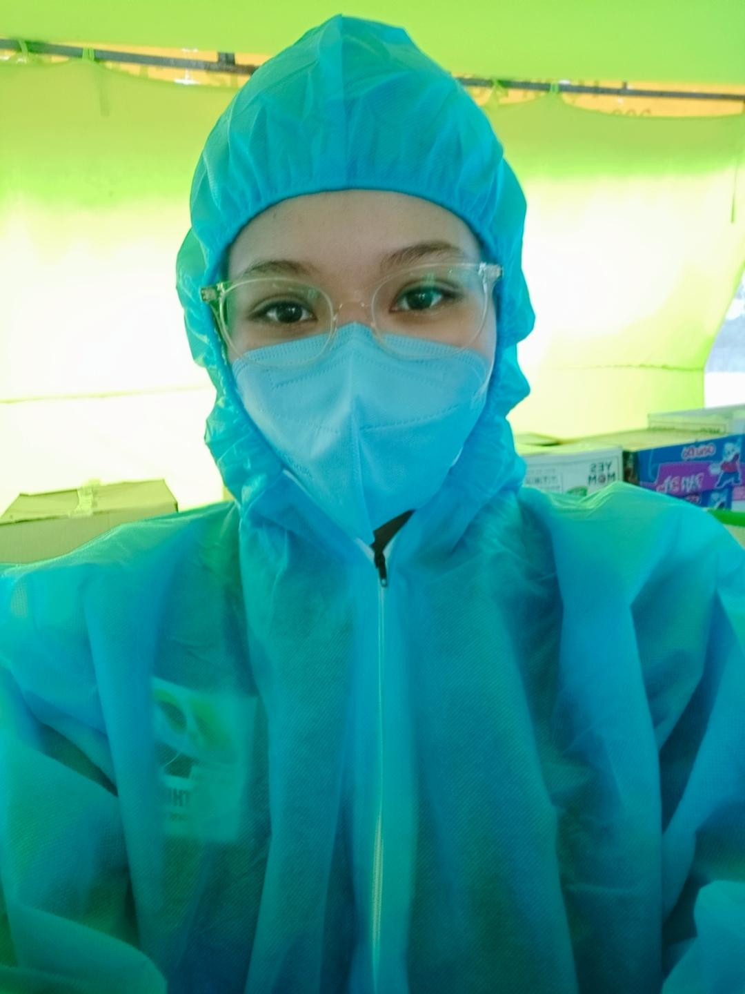 Nguyễn Ngọc Bảo Trúc vào điểm nóng chống dịch. - Ảnh: NVCC Nguyễn Ngọc Bảo Trúc vào điểm nóng chống dịch. - Ảnh: NVCC