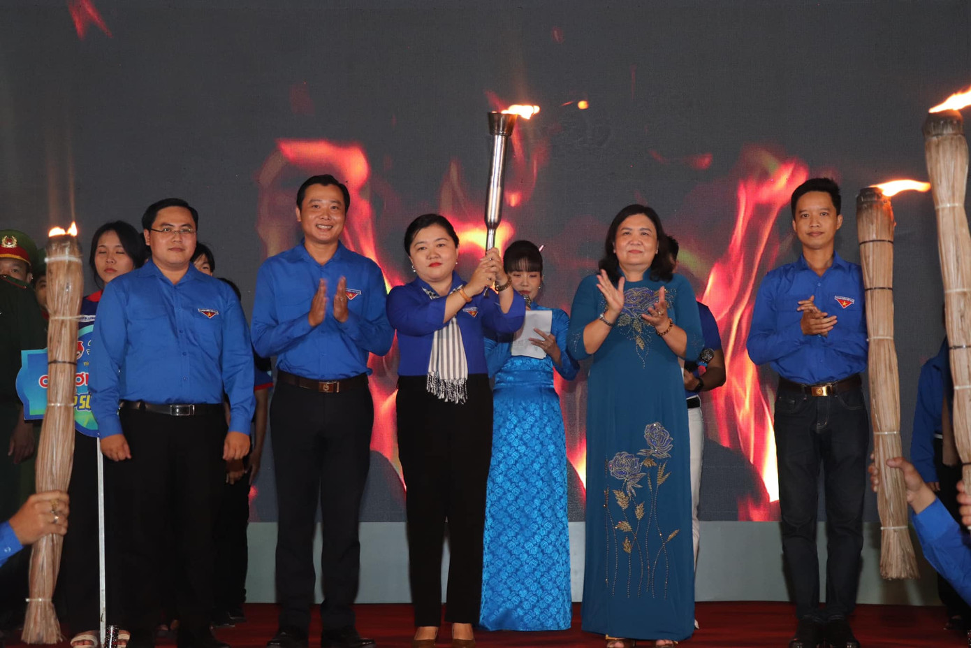 Bến Tre kỷ niệm 25 năm chiến dịch thanh niên tình nguyện hè. Ảnh: TĐ BT