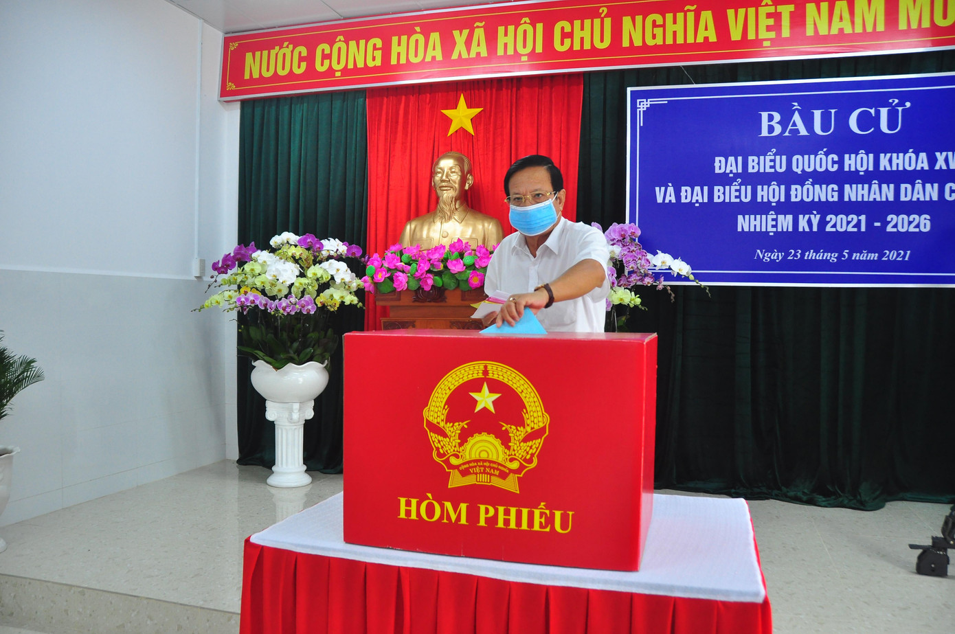 cử tri tham gia bỏ phiếu