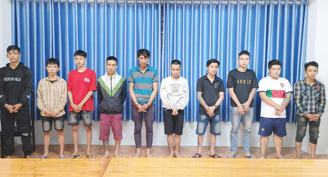 Nhóm đàn em 'chị đại Long Xuyên'