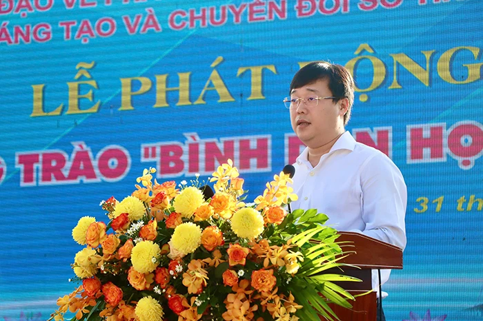 Bí thư Tỉnh ủy Đồng Tháp Lê Quốc Phong phát biểu tại lễ phát động. Bí thư Tỉnh ủy Đồng Tháp Lê Quốc Phong phát biểu tại lễ phát động.