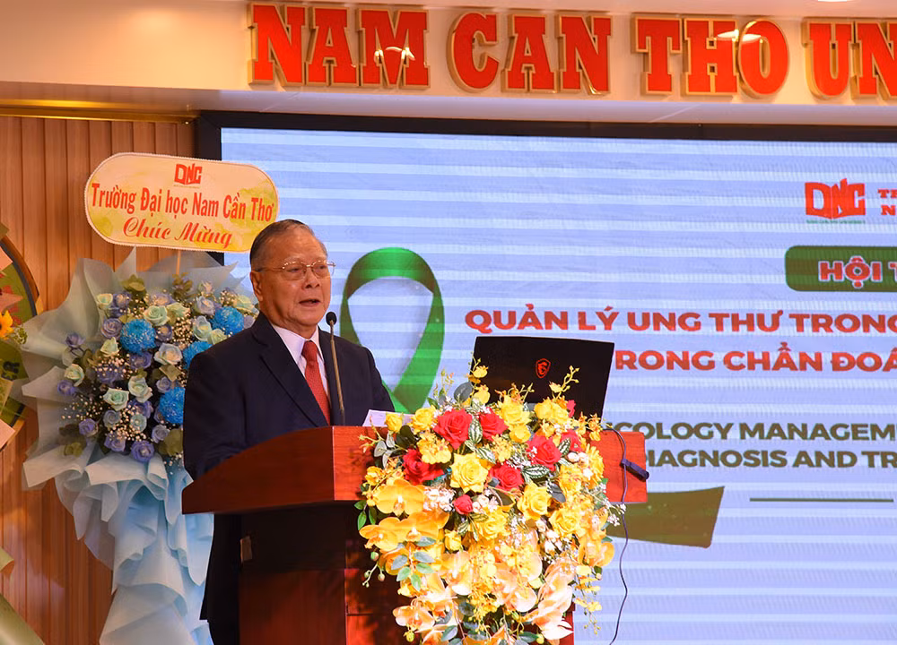 TS. Nguyễn Văn Quang, Hiệu trưởng trường Đại học Nam Cần Thơ phát biểu tại hội thảo. Ảnh: Hòa Hội.