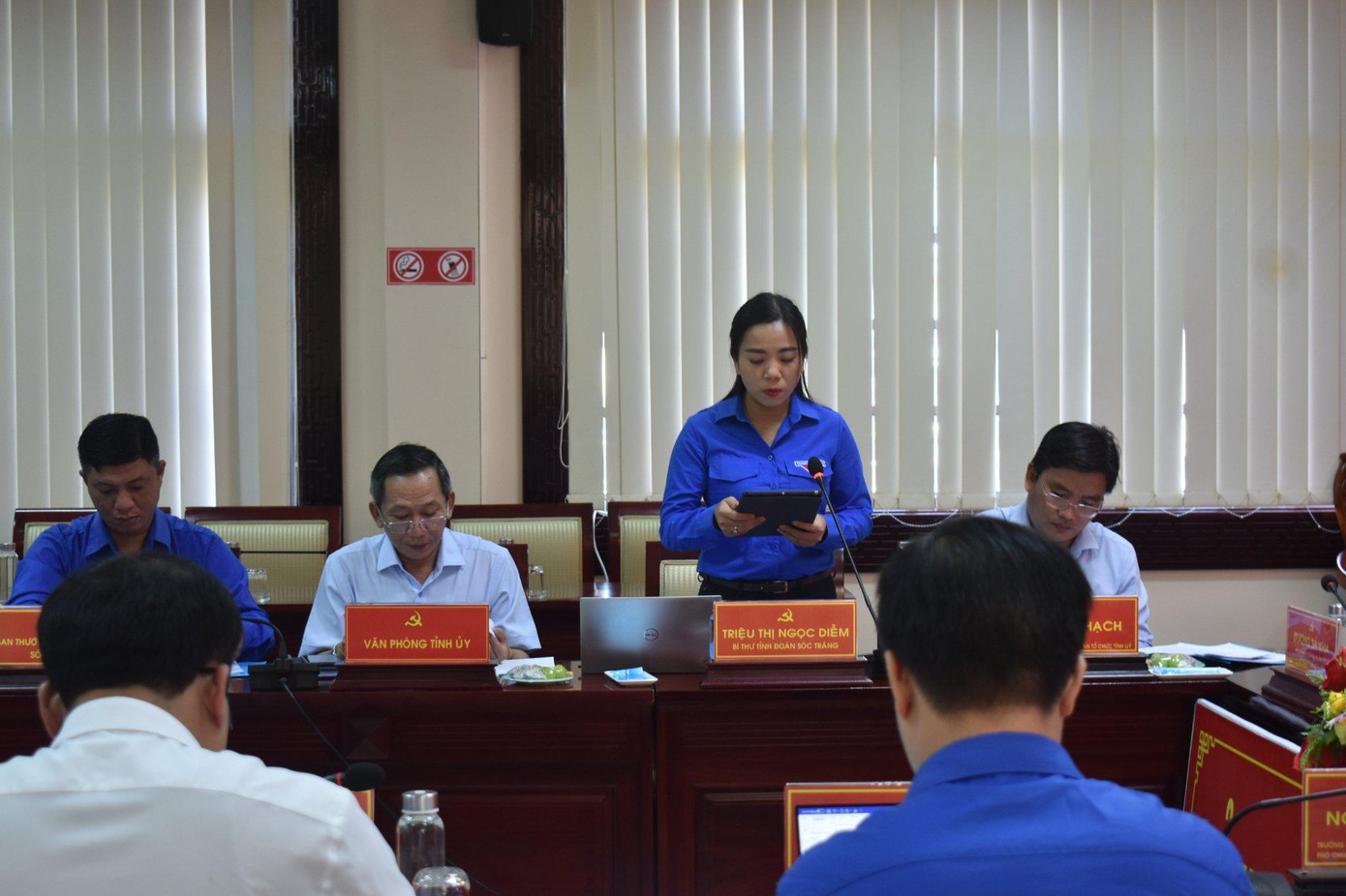 Chị Triệu Thị Ngọc Diễm, Bí thư Tỉnh Đoàn Sóc Trăng báo cáo với Đoàn công tác Chị Triệu Thị Ngọc Diễm, Bí thư Tỉnh Đoàn Sóc Trăng báo cáo với Đoàn công tác