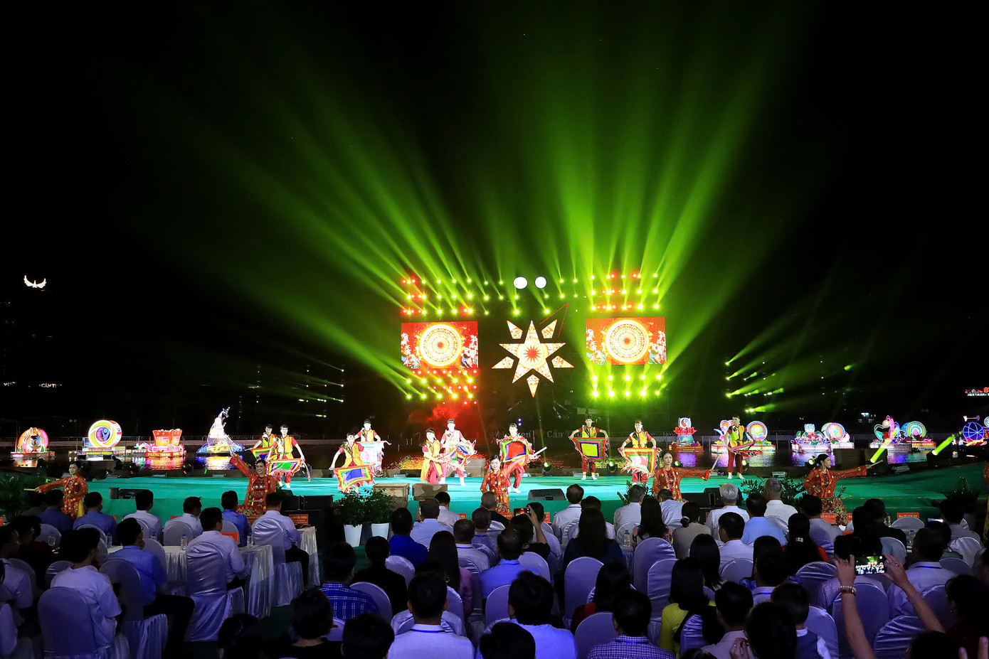 Quang cảnh lễ khai mạc. Quang cảnh lễ khai mạc.